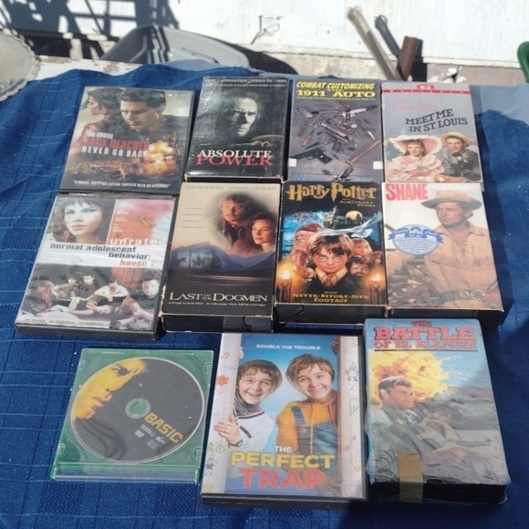 VHS and DVD Lot - Picture 1 of 3